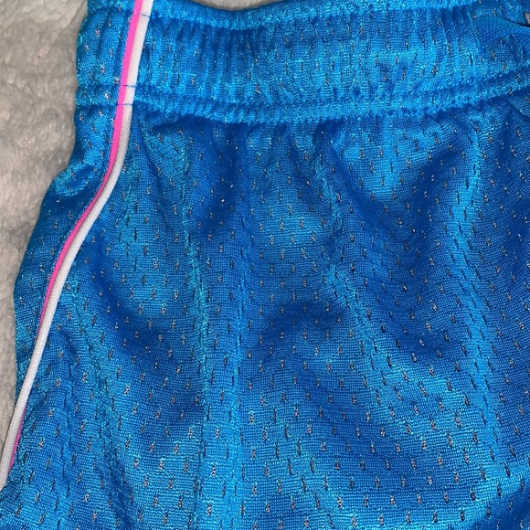 Under Armour YMD Blue Loose Fit Shorts Athletic Workout EUC - Picture 3 of 6